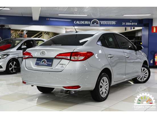 TOYOTA-YARIS-2024
