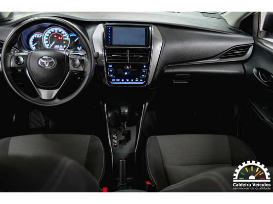 TOYOTA-YARIS-2024