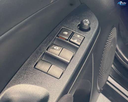 TOYOTA-YARIS-2024