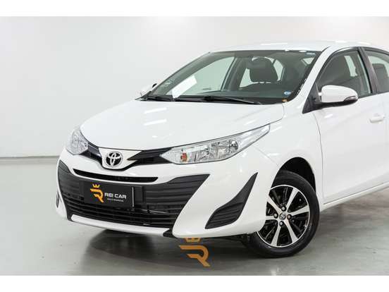 TOYOTA-YARIS-2021