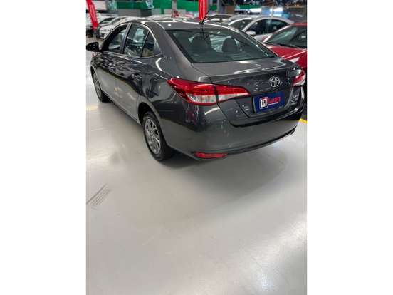 TOYOTA-YARIS-2022