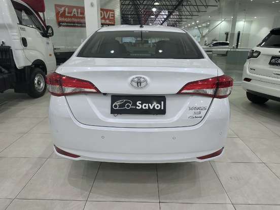 TOYOTA-YARIS-2021