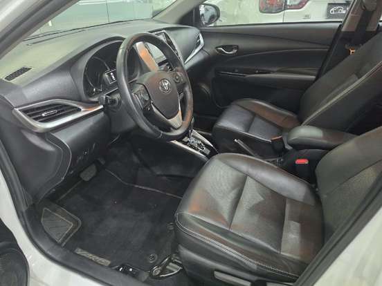 TOYOTA-YARIS-2021