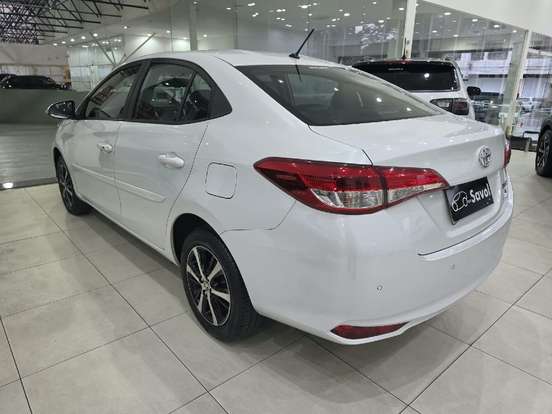 TOYOTA-YARIS-2021