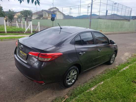 TOYOTA-YARIS-2022