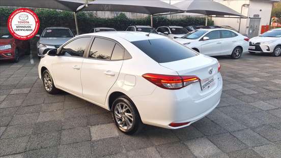TOYOTA-YARIS-2024