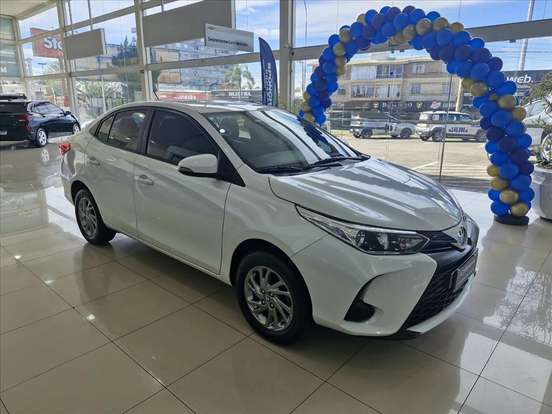 TOYOTA-YARIS-2024