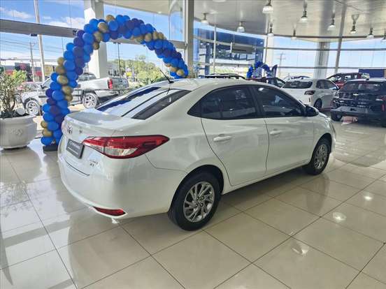 TOYOTA-YARIS-2024