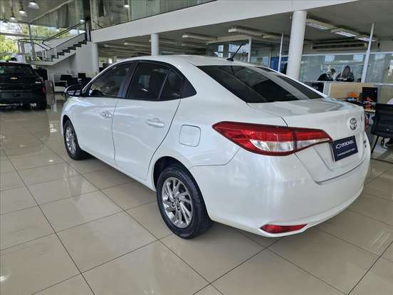 TOYOTA-YARIS-2024