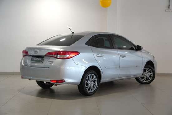 TOYOTA-YARIS-2024