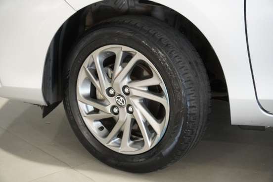 TOYOTA-YARIS-2024