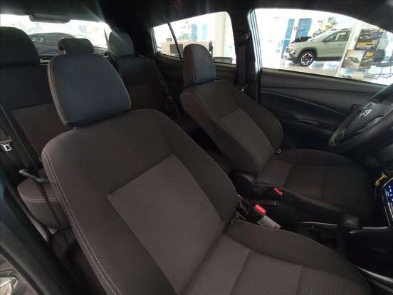 TOYOTA-YARIS-2024