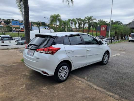 TOYOTA-YARIS-2024