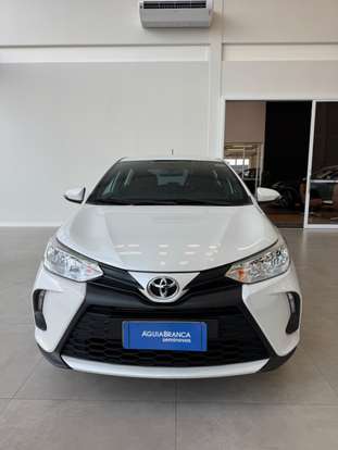 TOYOTA-YARIS-2023