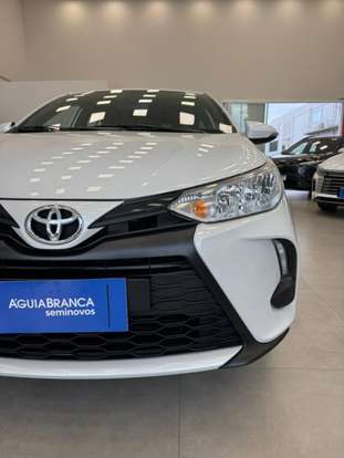 TOYOTA-YARIS-2024