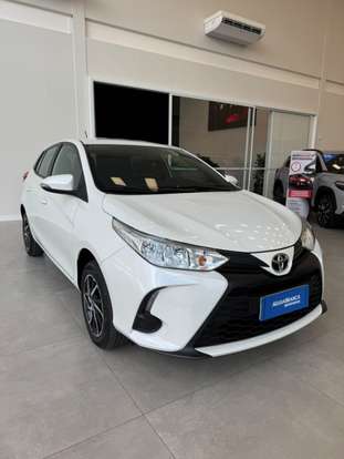 TOYOTA-YARIS-2023