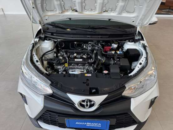 TOYOTA-YARIS-2023