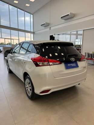 TOYOTA-YARIS-2024