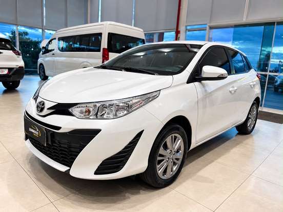 TOYOTA-YARIS-2021