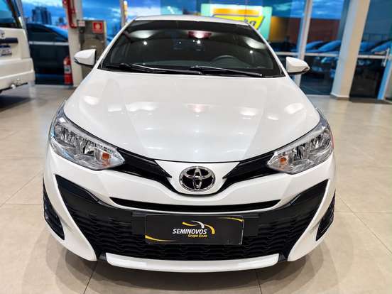 TOYOTA-YARIS-2021