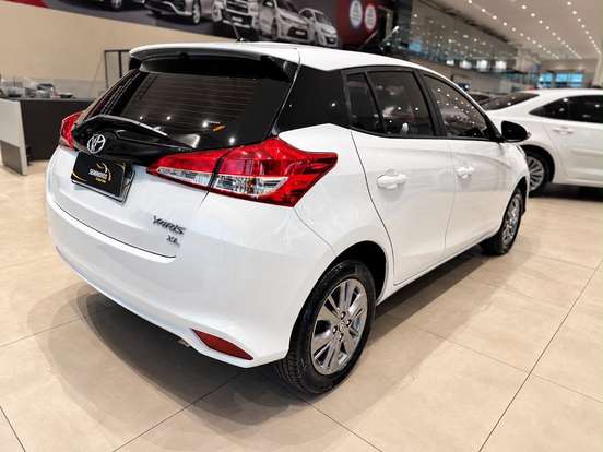 TOYOTA-YARIS-2021