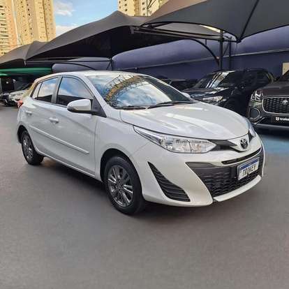 TOYOTA-YARIS-2019