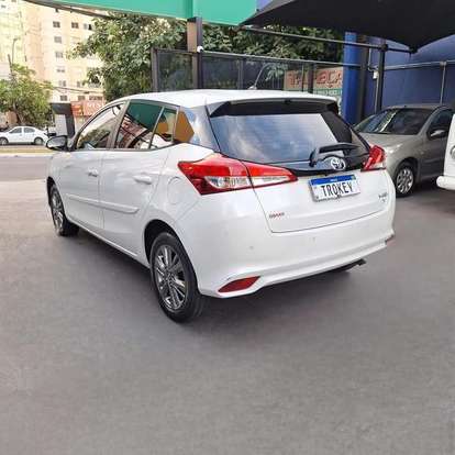 TOYOTA-YARIS-2019