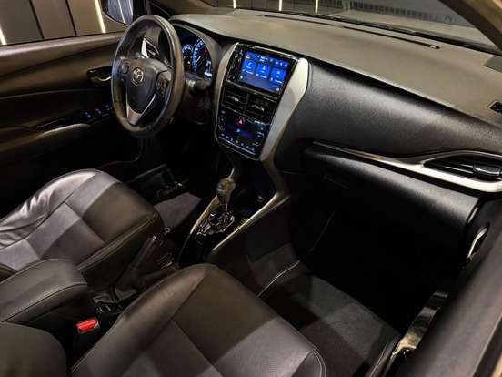 TOYOTA-YARIS-2022
