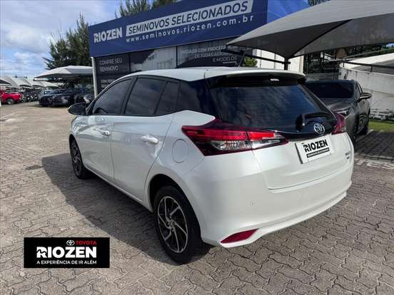 TOYOTA-YARIS-2023