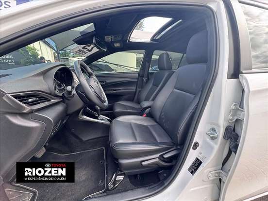 TOYOTA-YARIS-2023