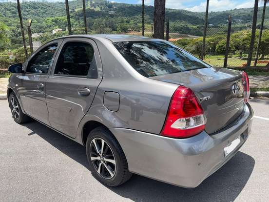 TOYOTA-ETIOS-2017