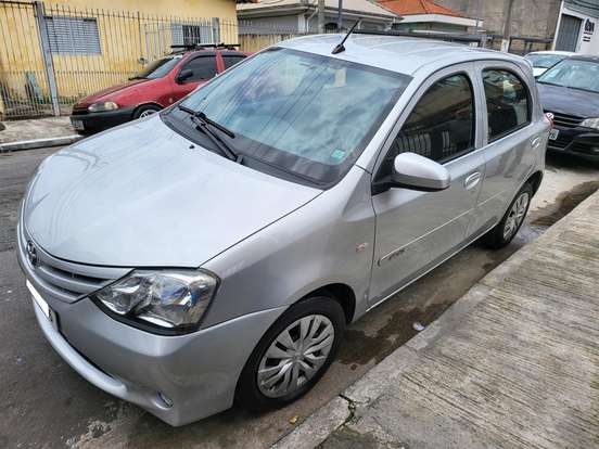 TOYOTA-ETIOS-2016
