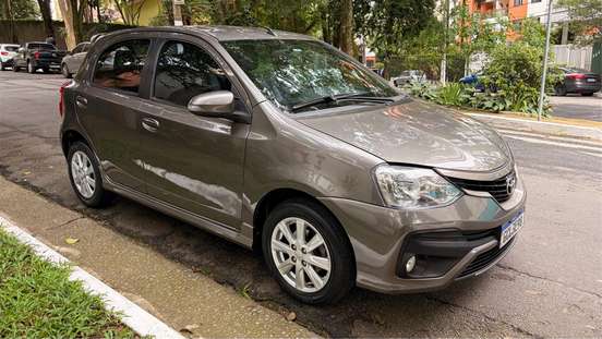 TOYOTA-ETIOS-2017