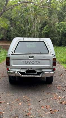 TOYOTA-HILUX-2001