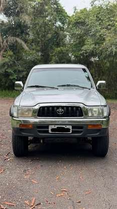 TOYOTA-HILUX-2001