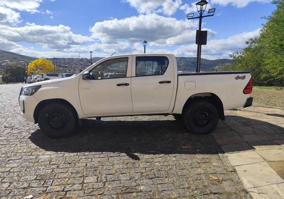 TOYOTA HILUX 2.8 D-4D TURBO DIESEL CD POWER PACK 4X4 MANUAL