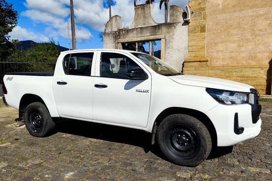 TOYOTA-HILUX-2022