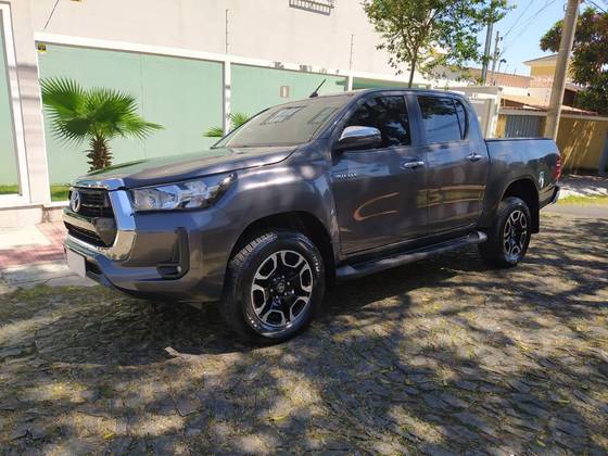 TOYOTA HILUX 2.8 D-4D TURBO DIESEL CD SRV 4X4 AUTOMÁTICO