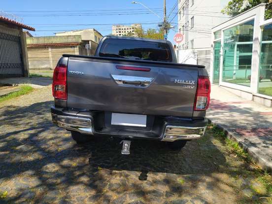 TOYOTA-HILUX-2021