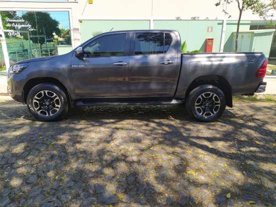 TOYOTA-HILUX-2.8 D-4D TURBO DIESEL CD SRV 4X4 AUTOMÁTICO TOYOTA-HILUX-2021
