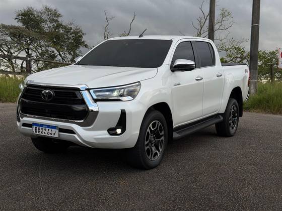 TOYOTA HILUX 2.8 D-4D TURBO DIESEL CD SRX 4X4 AUTOMÁTICO