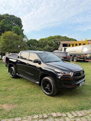 TOYOTA-HILUX-2023