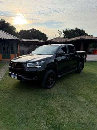 TOYOTA-HILUX-2023