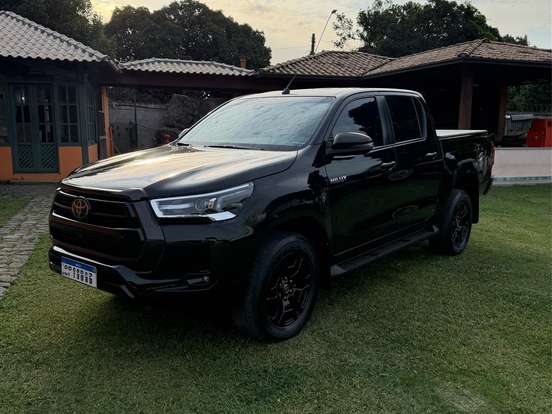TOYOTA-HILUX-2.8 D-4D TURBO DIESEL CD SRX 4X4 AUTOMÁTICO TOYOTA-HILUX-2023