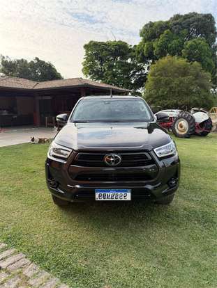 TOYOTA-HILUX-2023