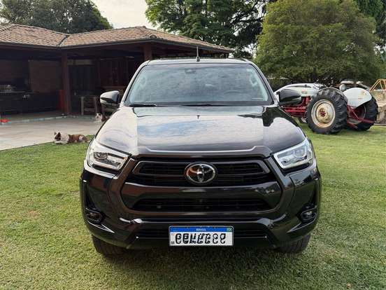 TOYOTA-HILUX-2.8 D-4D TURBO DIESEL CD SRX 4X4 AUTOMÁTICO TOYOTA-HILUX-2023