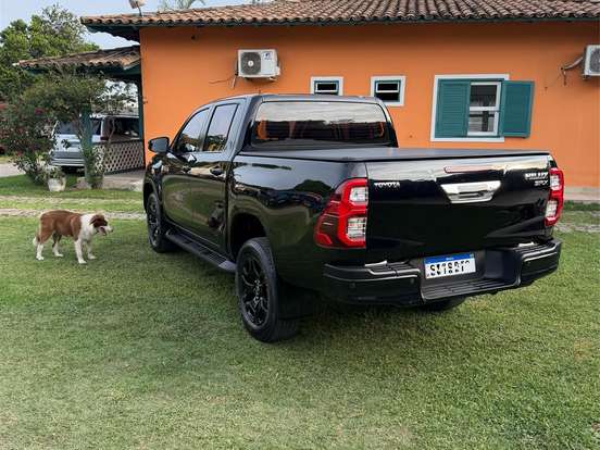 TOYOTA-HILUX-2.8 D-4D TURBO DIESEL CD SRX 4X4 AUTOMÁTICO TOYOTA-HILUX-2023