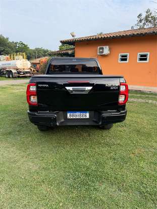 TOYOTA-HILUX-2023