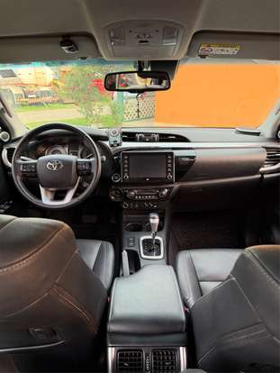 TOYOTA-HILUX-2023