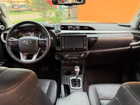 TOYOTA-HILUX-2.8 D-4D TURBO DIESEL CD SRX 4X4 AUTOMÁTICO TOYOTA-HILUX-2023